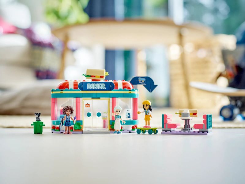 LEGO Friends Конструктор Хартлейк Сіті: ресторанчик в центрі міста 41728 фото