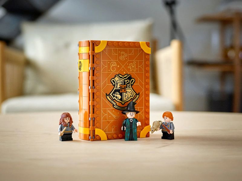 LEGO Конструктор Harry Potter™ У Гоґвортсі: урок трансфігурації 76382 фото